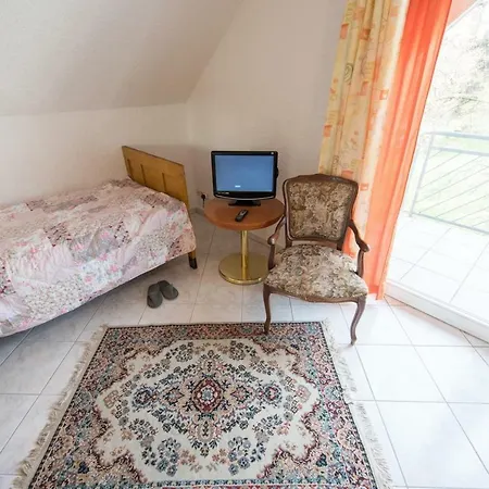 Haeuschen Holiday home *